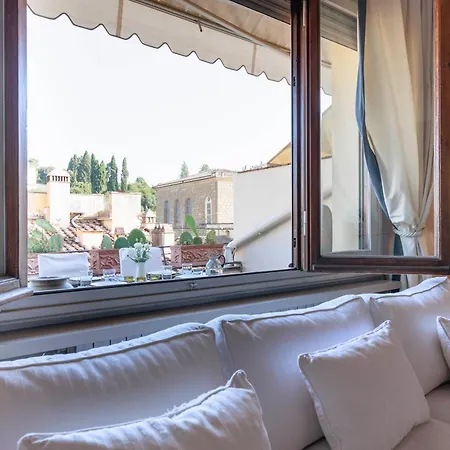Pitti Secret Rooftop Apartment Florence