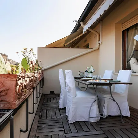Pitti Secret Rooftop Apartment