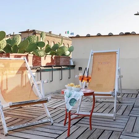 Pitti Secret Rooftop Apartment Florence